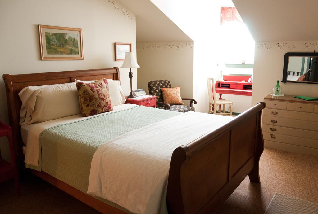 Captain Stannard House Bed And Breakfast Country Inn Westbrook Room photo